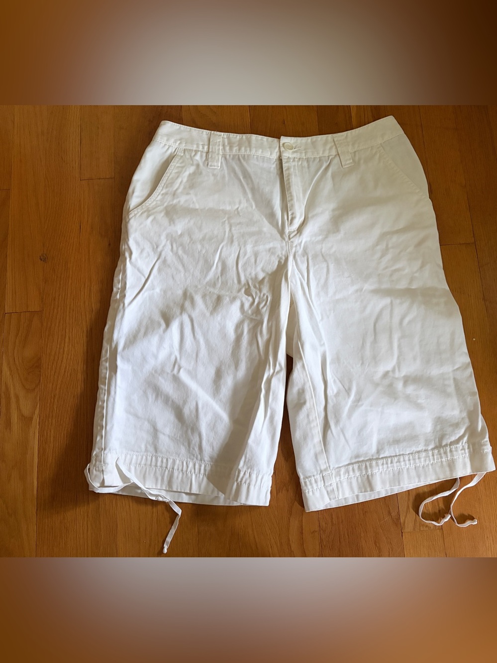 Caribbean Joe Cream Capri Shorts Size 12